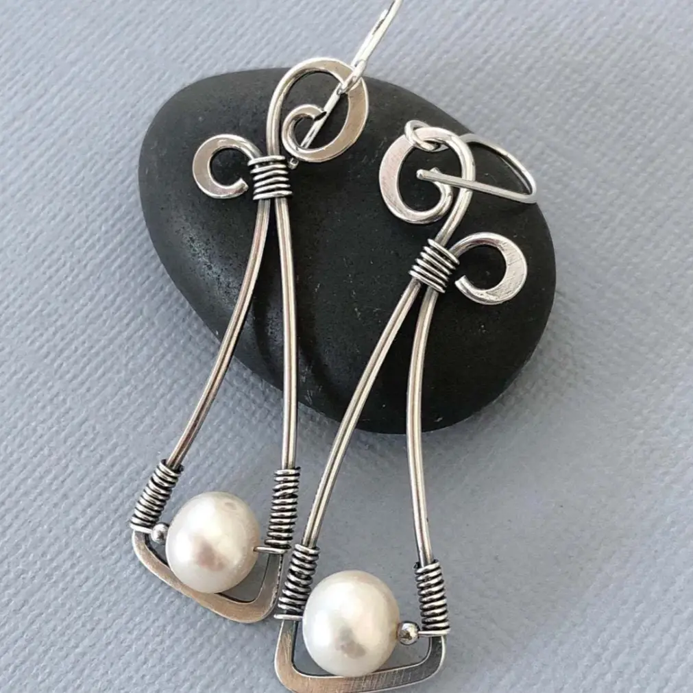 Isla | Timeless Pearl | Silver Earrings