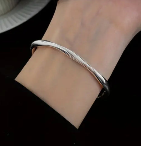 Amarah | Sculptural Shape Cuff | Silver Bracelet